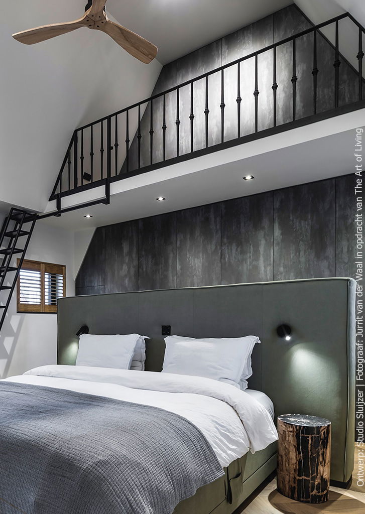 Stoere metallic kastenwand in Uitgeest