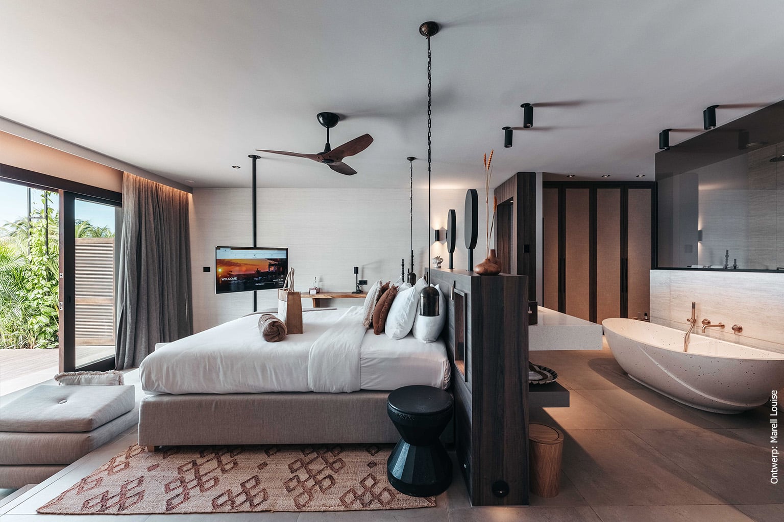 Luxe hotelkamer in Kontiki Beach Resort, uitgevoerd in de LR79 Sablé van Cleaf