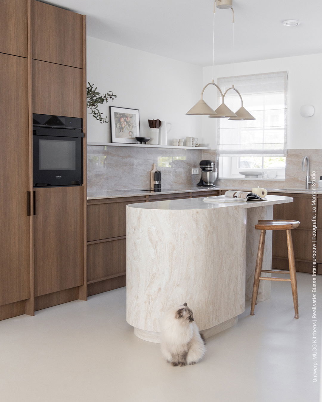 Moderne keuken gerealiseerd in plaatmateriaal met warm bruine eikenhout look (S185 Quercia van Cleaf)