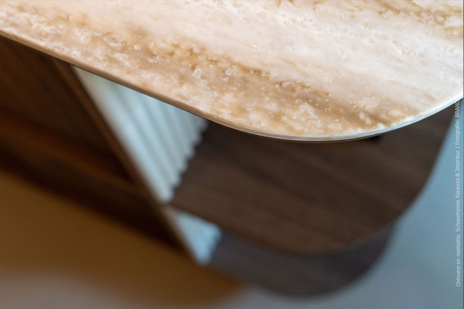 Detailfoto van keukenblad met solid surface decor DM5002 Weathered Wood 