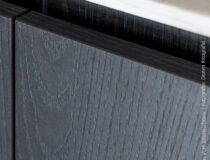 thumbnail Keuken met fronten in donker houtdecor S176 Corteccia en Durasein werkblad DM5002 Weathered Wood met karaktervolle onyxtekening