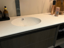 thumbnail Inspiratiebeeld van solid surface waskom Parijs in decor DM4002 Gadthena naadloos verlijmd in een wastafel