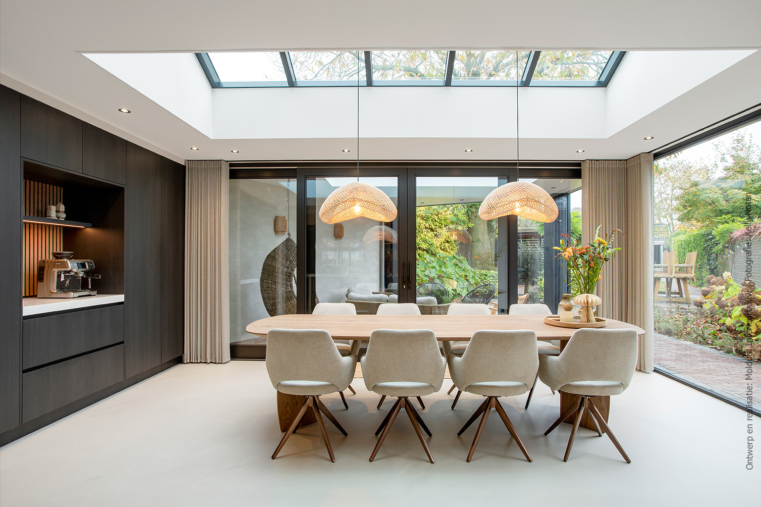 Moderne keuken met hoge kasten in vergrijsd zwart eikenlook S182 Quercia